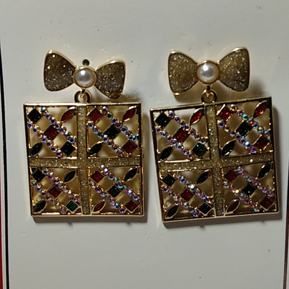 Unique Rhinestone Christmas Presents Goldtone Faux Pearls Pierced Earrings NEW - Picture 1 of 3